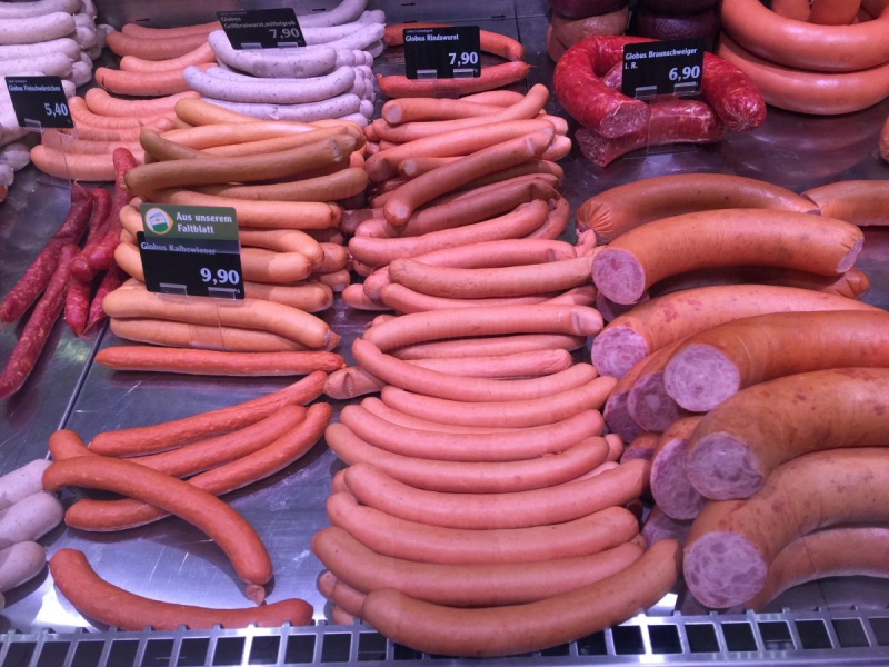 charcuterie-BEZAUDUN LES ALPES-min_sausages_meat_butchery-1069321